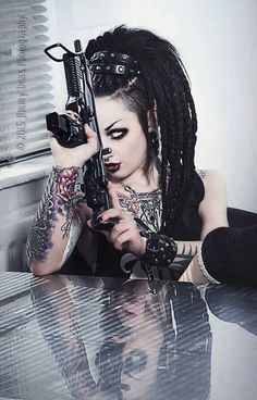 68358336c6cbd32f6b5c4824d38b660d--cybergoth-girl-photography.jpg