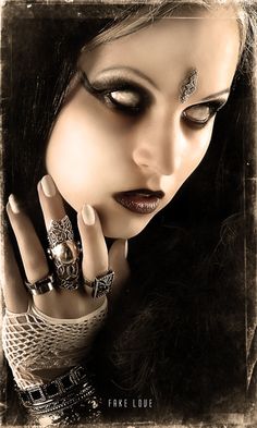 7d095219851a7d7d184c6bec554690a3--goth-beauty-dark-beauty.jpg