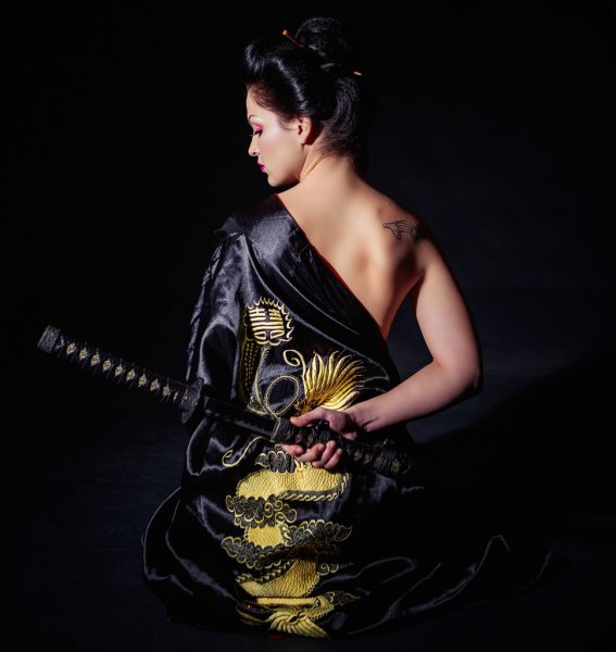 depositphotos-41978567-stock-photo-woman-with-japan-sword-katana.jpg