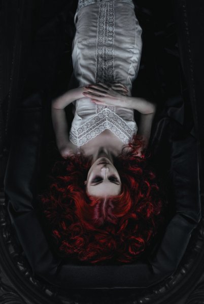 depositphotos_61544045-stock-photo-female-vampire-lying-in-the.jpg