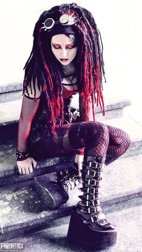 fe81da87fc0f24a458a777f819801613--cyber-punk-gothic-beauty.jpg