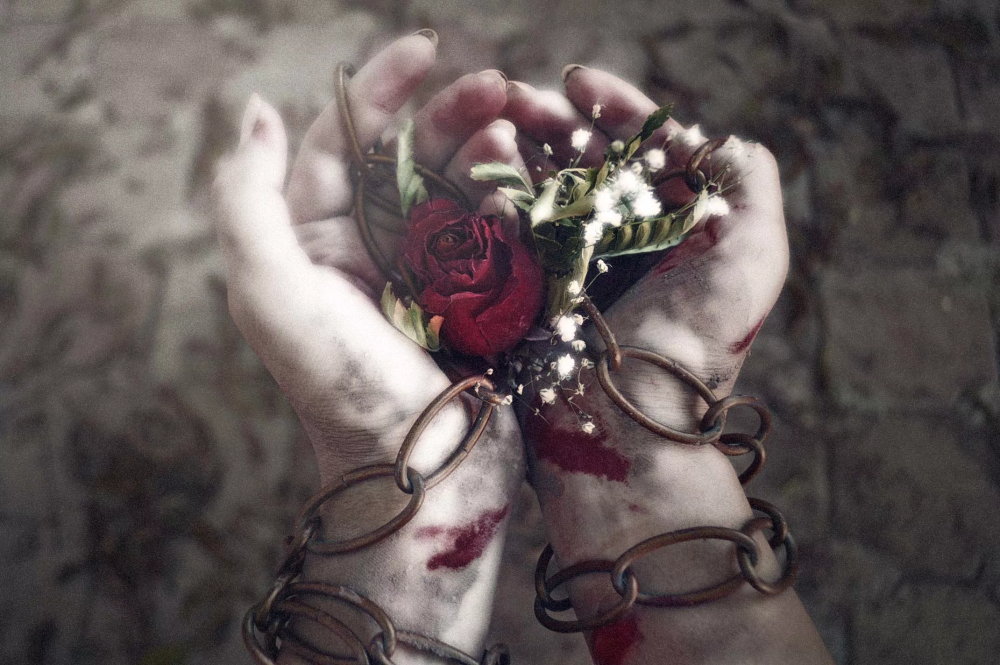 flowers-hand-chain-2144x1424.png