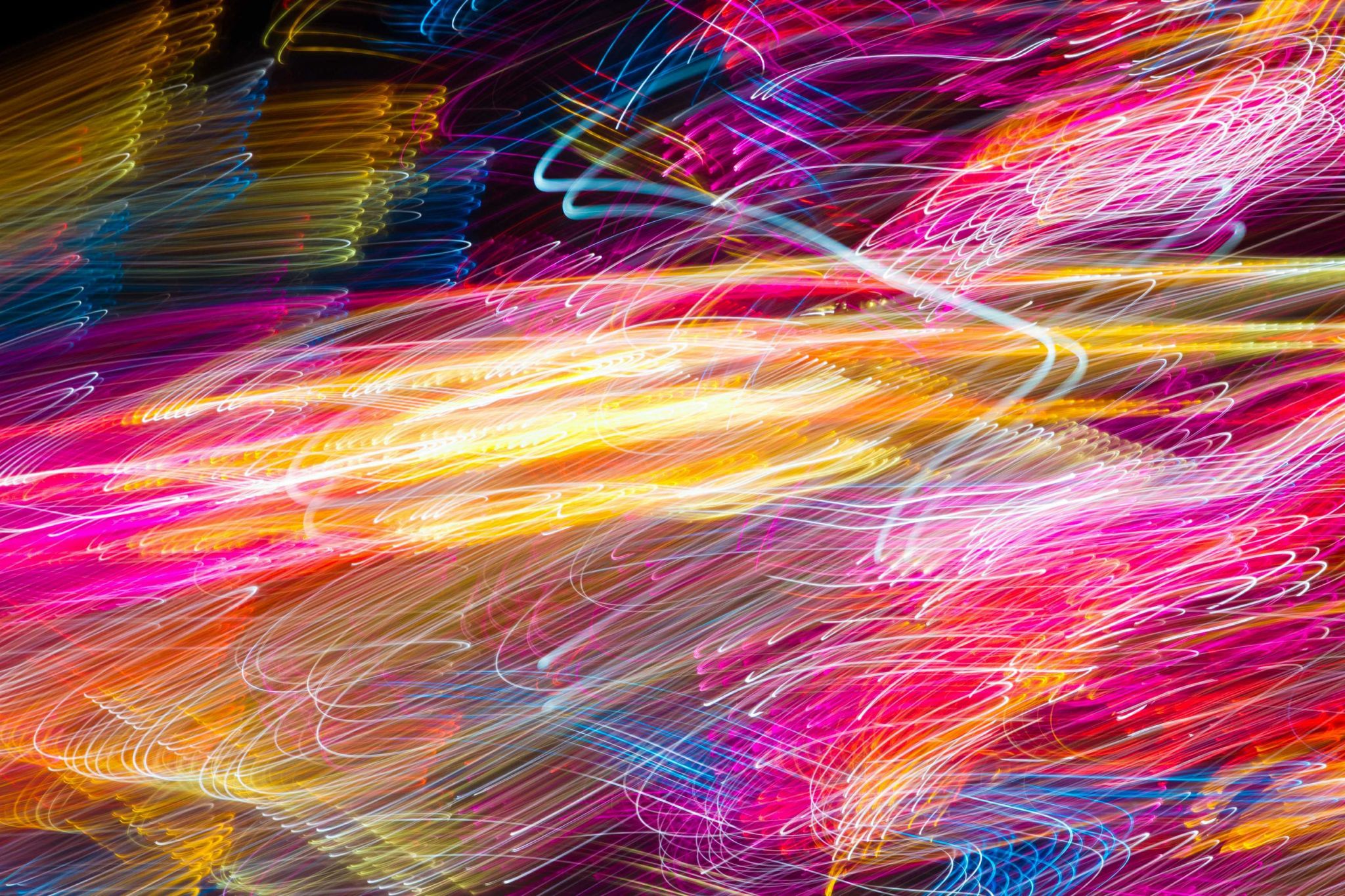 light-streaks-from-carnival-rides-at-night_t20_PQO12d.jpg