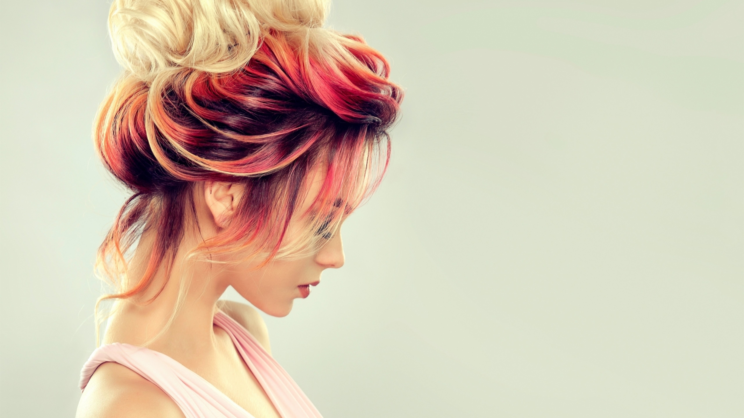 380746-wallpaper-fashion-girl-hairstyle-colorful-5120x2880-uhd-5k.jpg