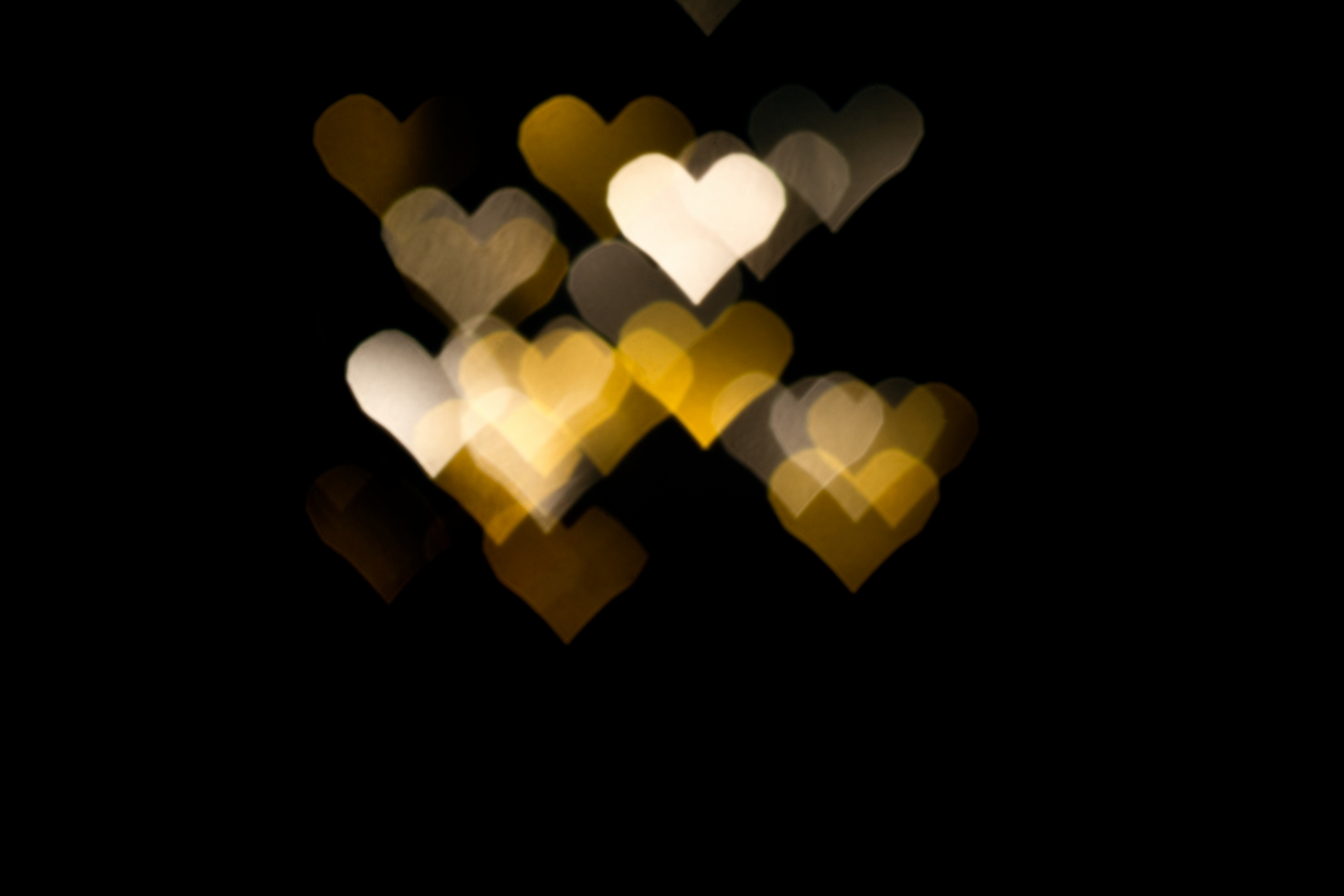 abstract-light-bokeh-pattern-in-heart-shape-2021-08-27-09-35-04-utc.jpg