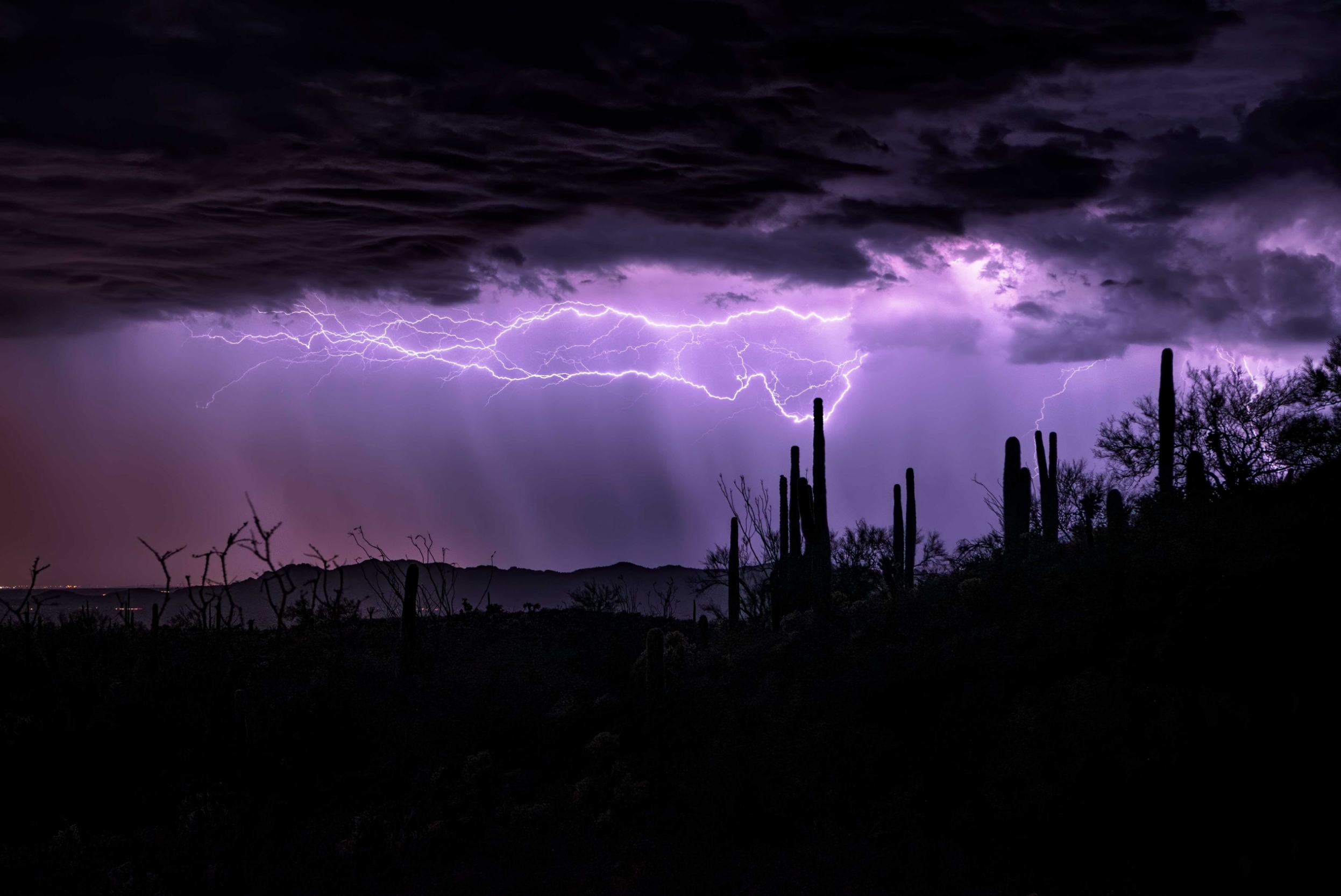 arizona-thunderstorm-5X4CNUR.jpg