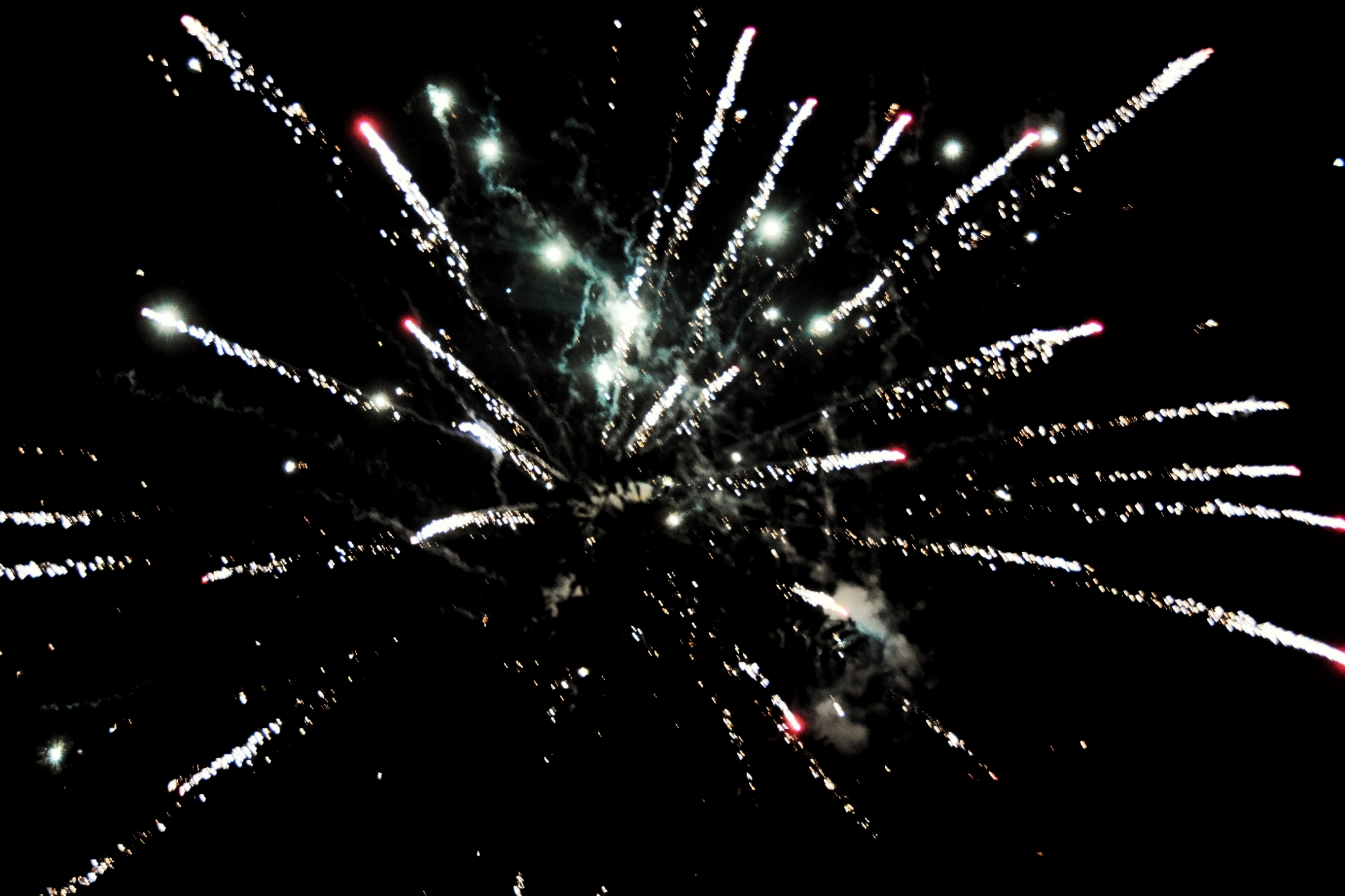 fireworks_t20_6YYd69.jpg