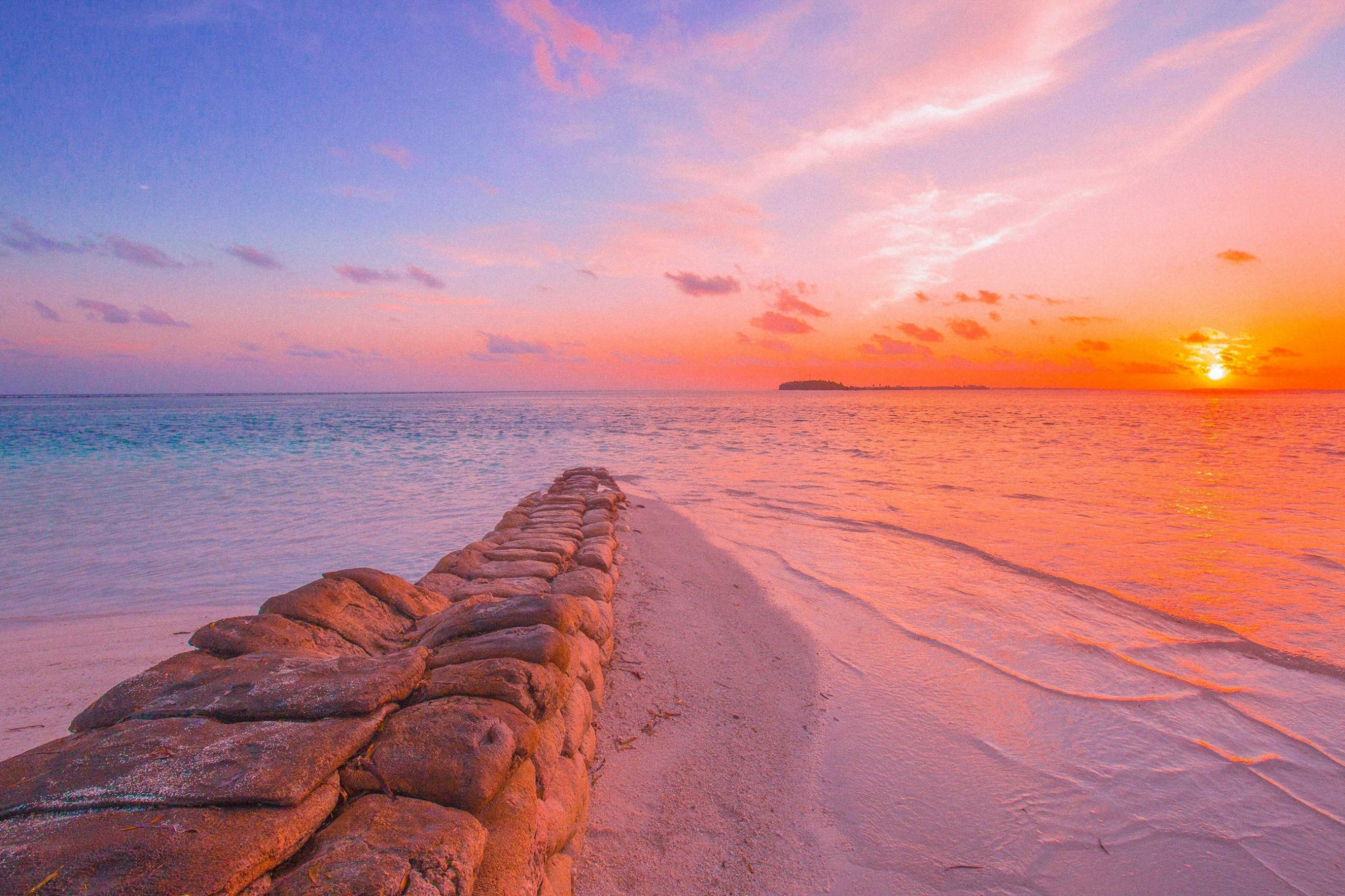 maldivian-sunset_t20_YELLp4.jpg