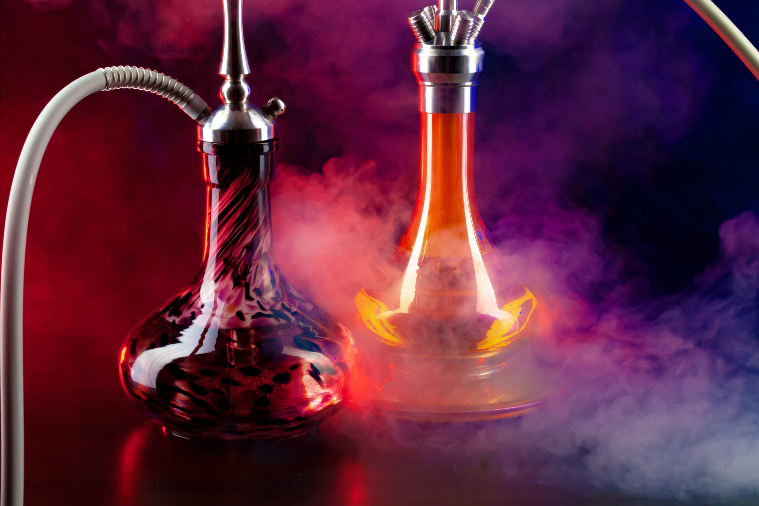 modern-hookah-with-smoke-in-dark-club-light-2021-09-03-16-02-08-utc_28129.jpg