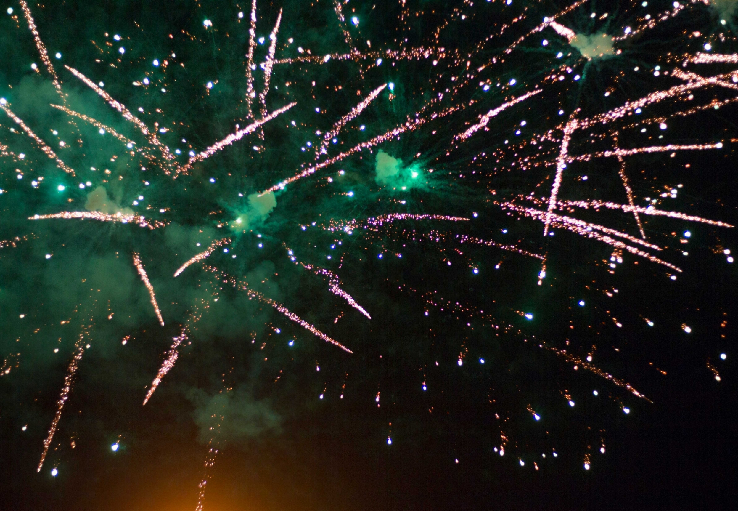 night-sky-night-illumination-fireworks-fireworks-celebration-fireworks-background-dark-fiesta-glitter_t20_O0al4L.jpg