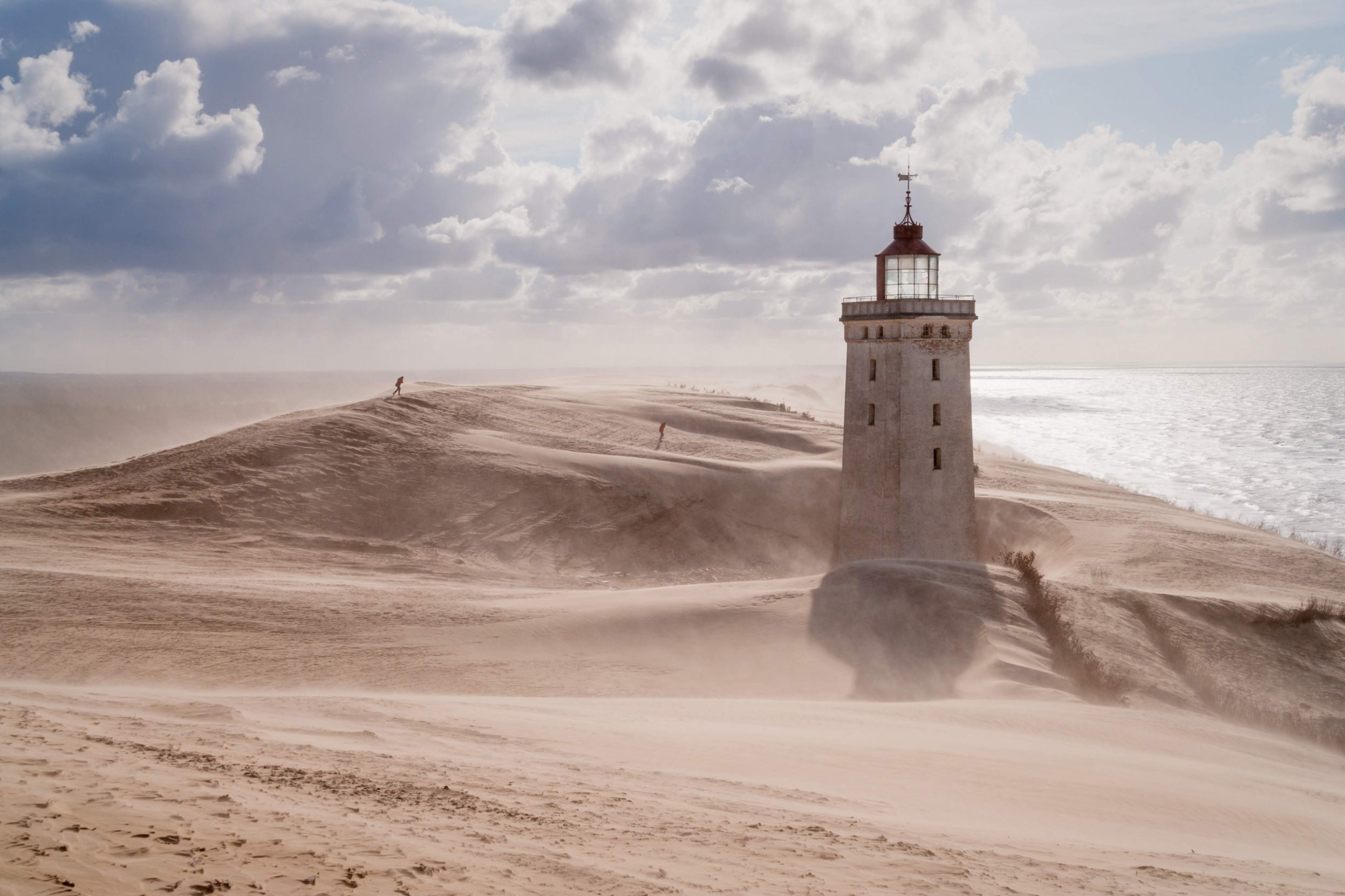 sandstorm-at-the-lighthouse-2021-08-26-21-43-23-utc.jpg