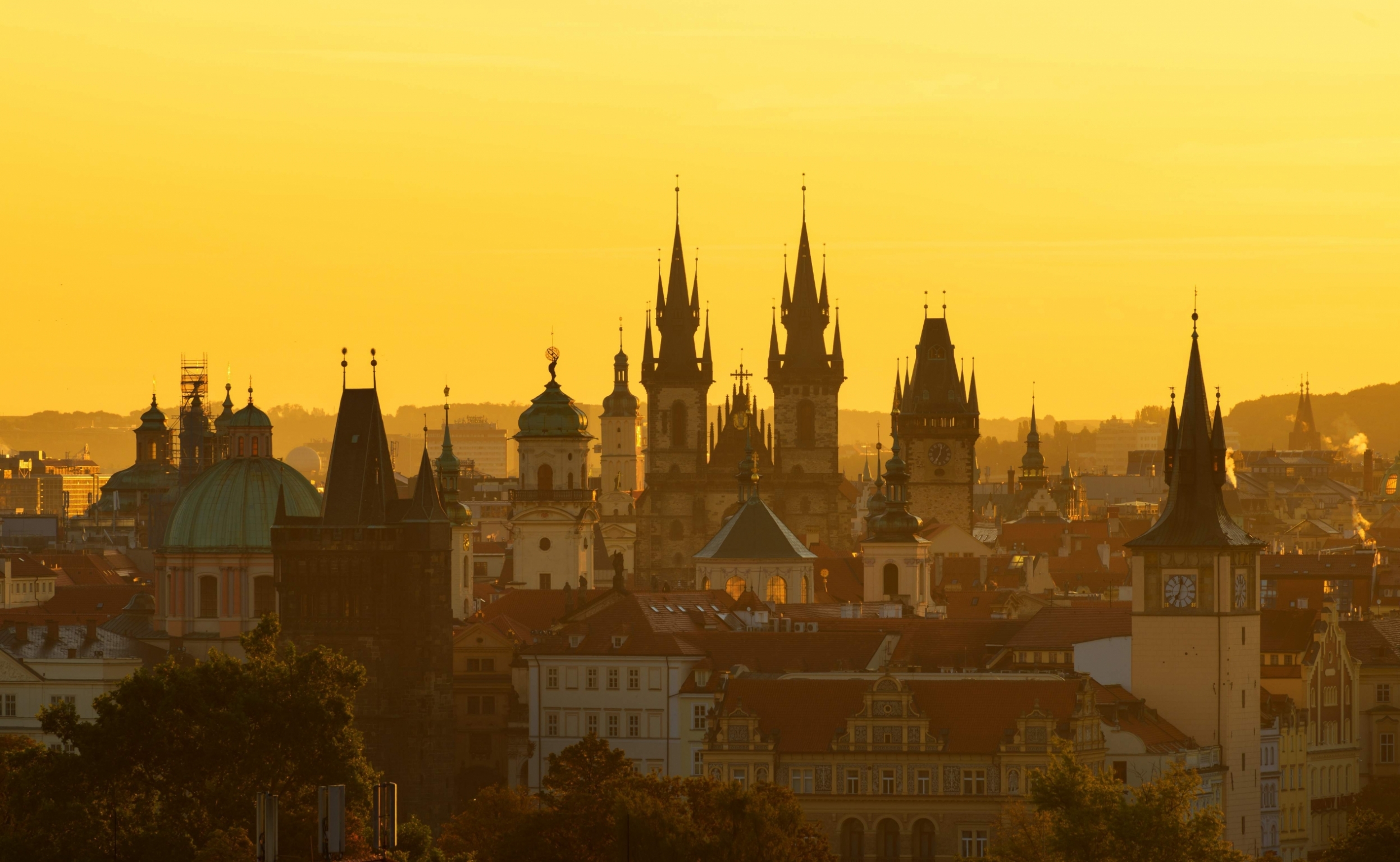 the-gothic-church-of-our-lady-before-tyn-during-am-2021-08-26-18-55-17-utc.jpg