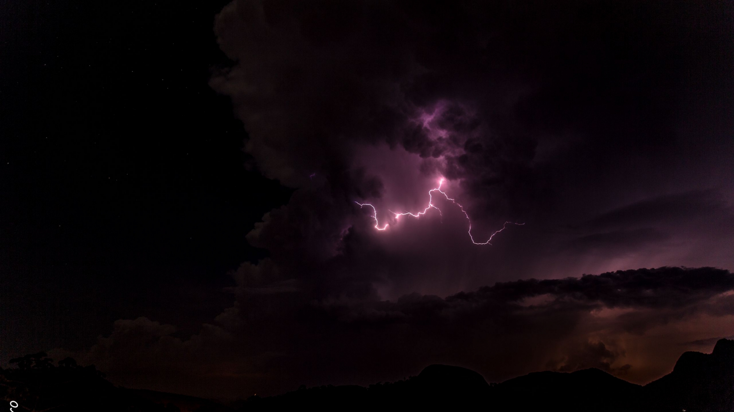 thunderstorm_lightning_flash_221798_2560x1440.jpg