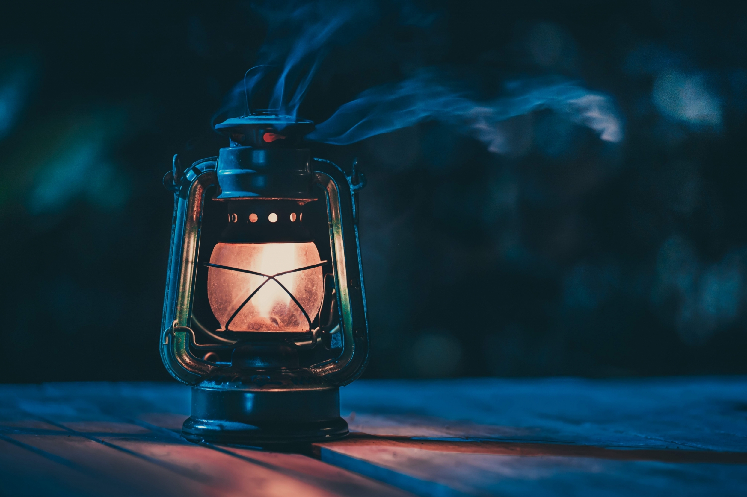 vecteezy_antique-kerosene-lamp-with-lights-on-the-wooden-floor-on-the_8163712_775.jpg