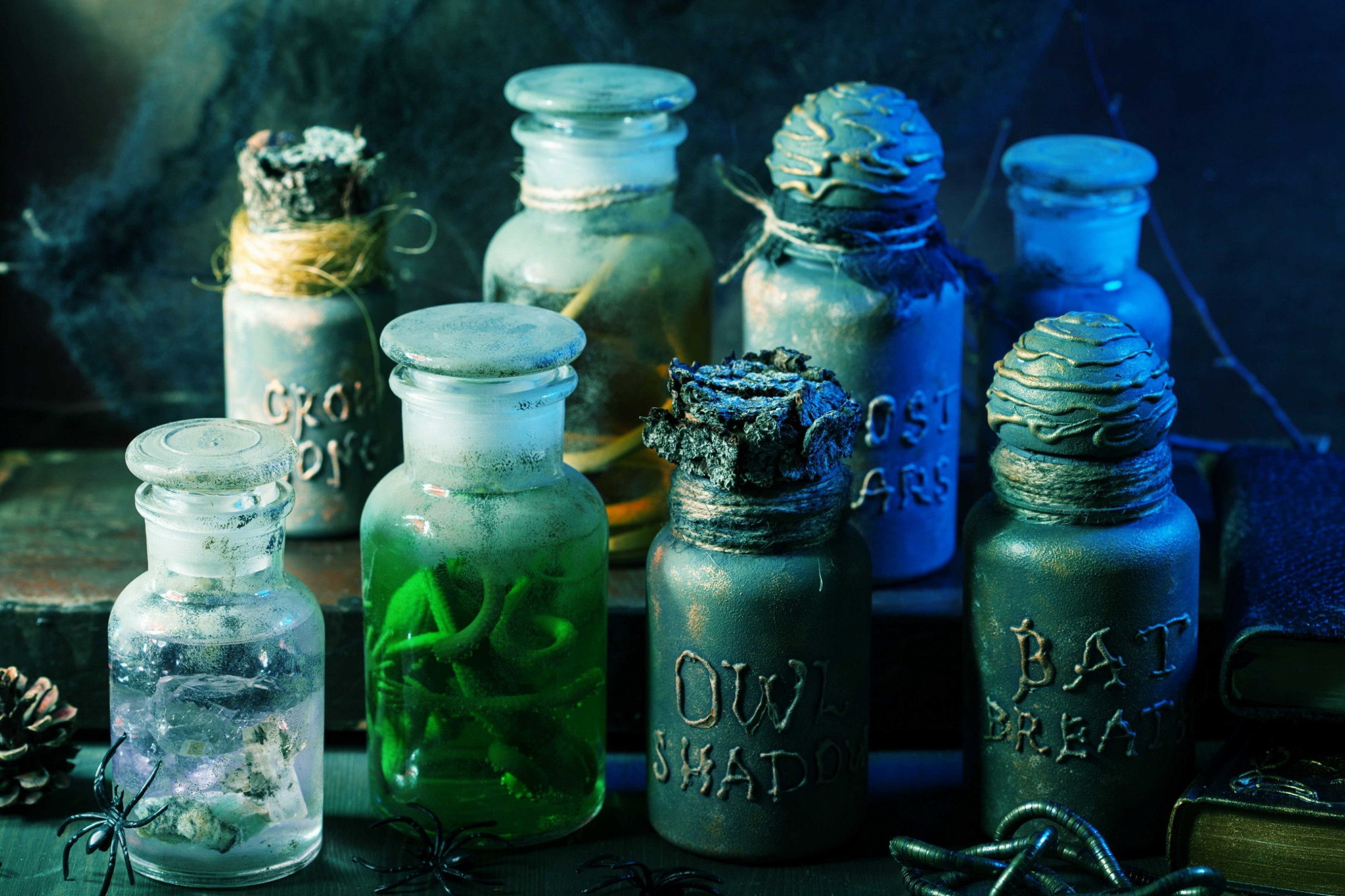 witch-apothecary-jars-magic-potions-halloween-deco-XPG3Q7W.jpg