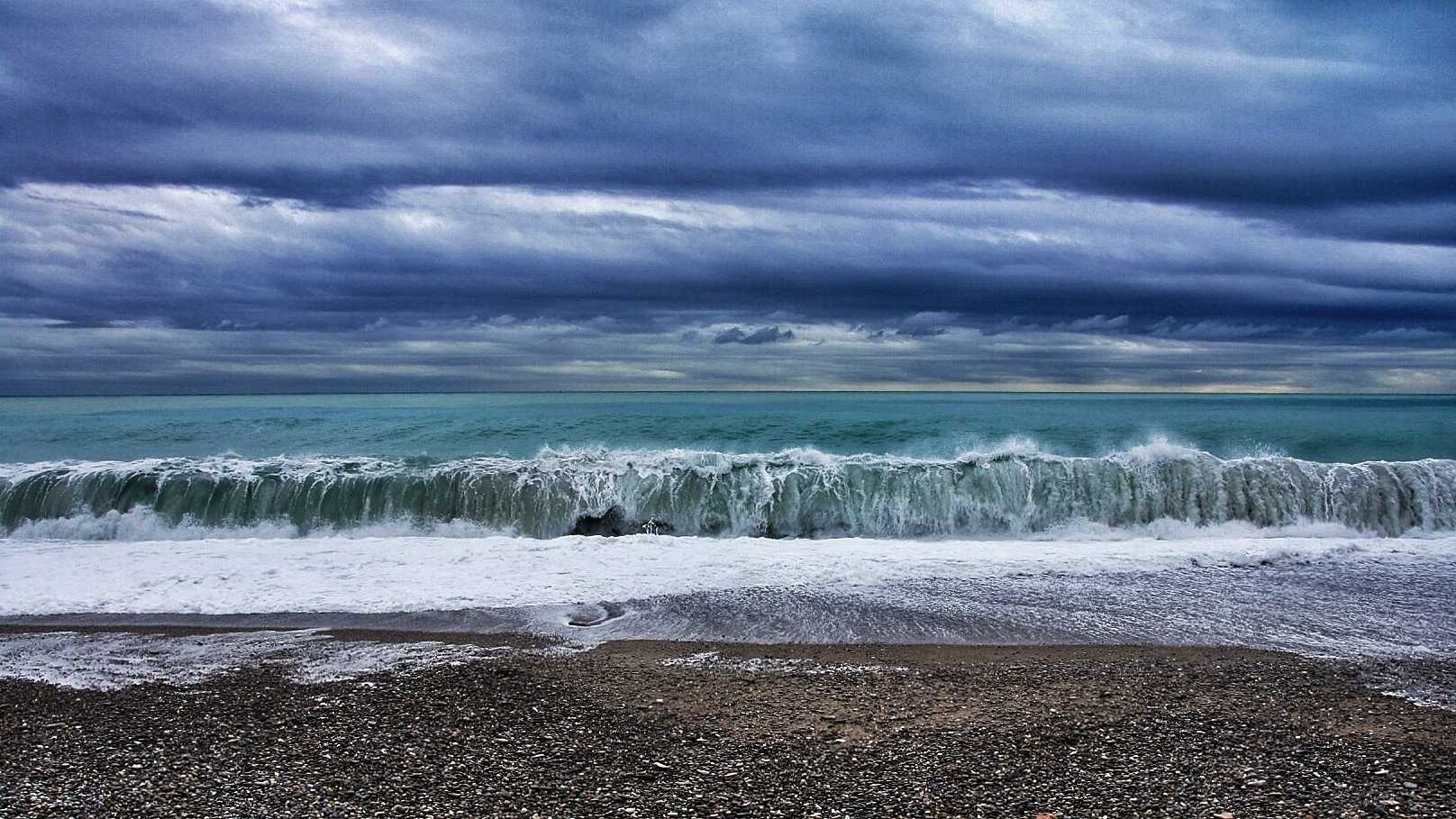 promenade-des-anglais-nice-france_t20_eOe3ya.jpg