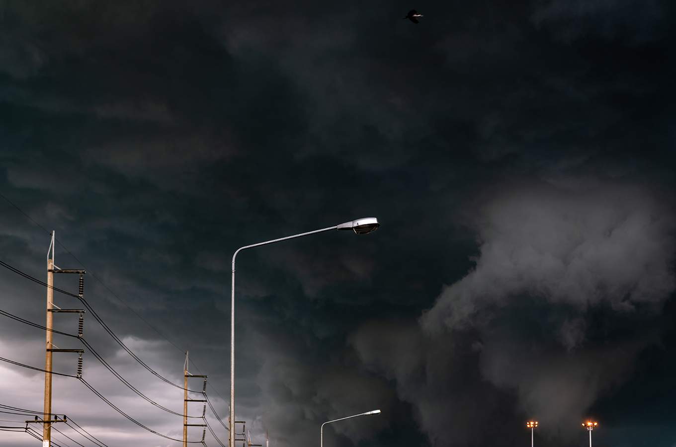 vecteezy_stormy-sky-with-street-light-pole-and-three-phase-electric_7773098_425.jpg