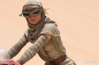 -Star-Wars-The-Force-Awakens-2015-Stills-daisy-ridley-39322440-1262-842.jpg