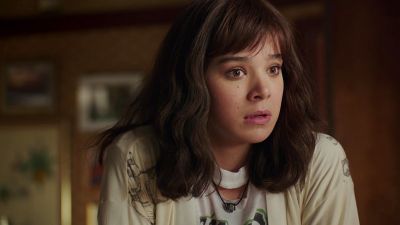 07_Hailee_Steinfeld_as_Charlie_Watson.jpg