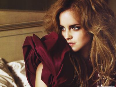 4473285-emma-watson-wallpapers.jpg