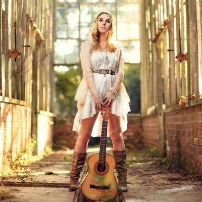 Girl-With-Guitar-Chic-Country-Style-1024x1024.jpg