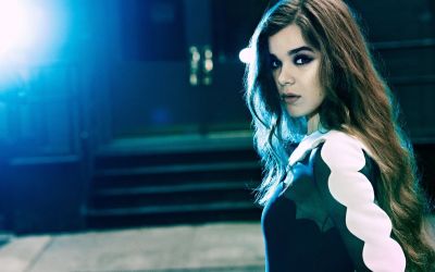 Hailee-Steinfeld-Sexy-Wallpapers.jpg