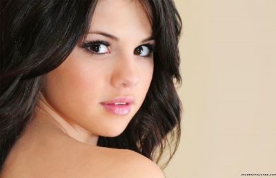 SELENA_GOMEZ_WALLPAPER_IMAGES4.jpg