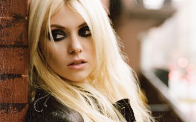 Taylor-Momsen-the-pretty-reckless-38811737-1920-1200.jpg