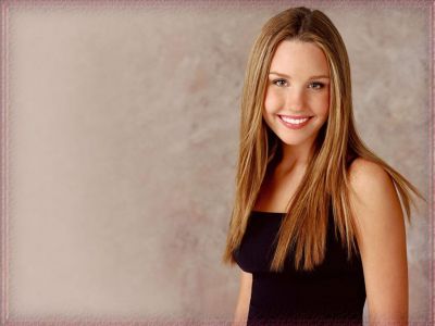 amanda-bynes-background-desktop--wallpaper.jpg