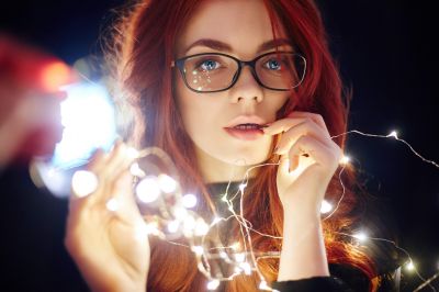 art-portrait-of-a-woman-with-red-hair-in-christmas-2021-12-09-12-38-18-utc28129~2.jpg