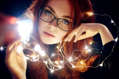 art-portrait-of-a-woman-with-red-hair-in-christmas-2021-12-09-12-38-18-utc~2.jpg