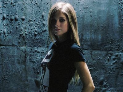 avril2381024x768.jpg