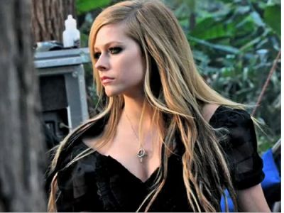 avril_lavigne_alice_front.jpg