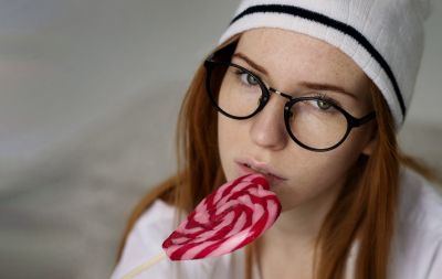 beautiful-young-red-headed-girl-holding-a-big-red-caramel-candy-on-a-stick-in-the-face_t20_ynlvZx~9.jpg