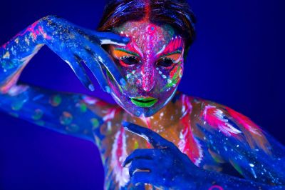 body-art-glowing-in-ultraviolet-light-body-art-on-2022-02-18-05-20-30-utc~0.jpg