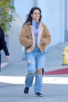 camila-cabello-out-for-lunch-at-obica-restaurant-in-west-hollywood-04-16-2018-12.jpg