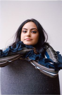 camila-mendes-office-magazine-2017-6.jpg