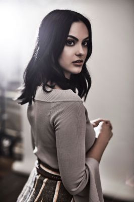 camila-mendes-winter-tca-portraits-2017-4.jpg