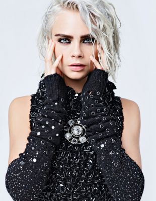 cara-delevingne-chanel-fall-winter-collection-2017-2018-photo-shoot-3.jpg