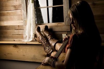 country_girl_guitar_drapes_cowgirl_boots_hd-wallpaper-1746273.jpg