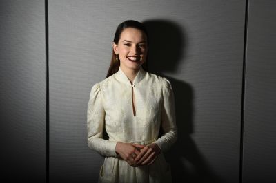 daisy-ridley-star-wars-ap-exclusive-4k-7f.jpg