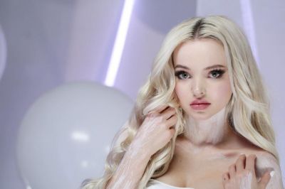 dove-cameron-social-media-04-02-2018-2.jpg