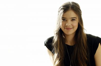 hailee-steinfeld-smile-wallpaper-50559-52251-hd-wallpapers.jpg