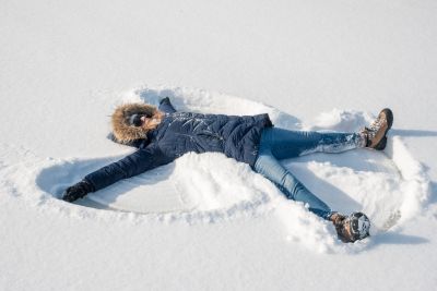 making-snow-angels-in-fresh-snow-active-lifestyle-activities-activity-adult-angel-angelic-angels-arms_t20_KvO3lK~8.jpg