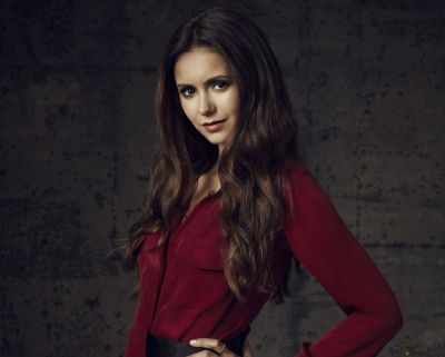 nina-dobrev_wallpaper_012~0.jpg