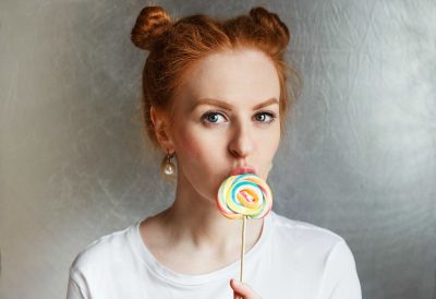 redhead-beautiful-girl-with-multi-colored-round-ca-P2G9M38~2.jpg