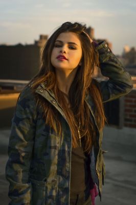 selena-gomez-adidas-neo-winter-2014-photoshoot_1.jpg