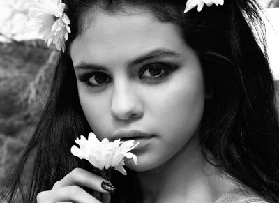 selena-gomez-black-and-white-pictures.jpg