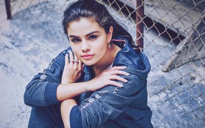 selena_gomez_148-wide.jpg