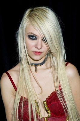 taylor_momsen_photo21.jpg